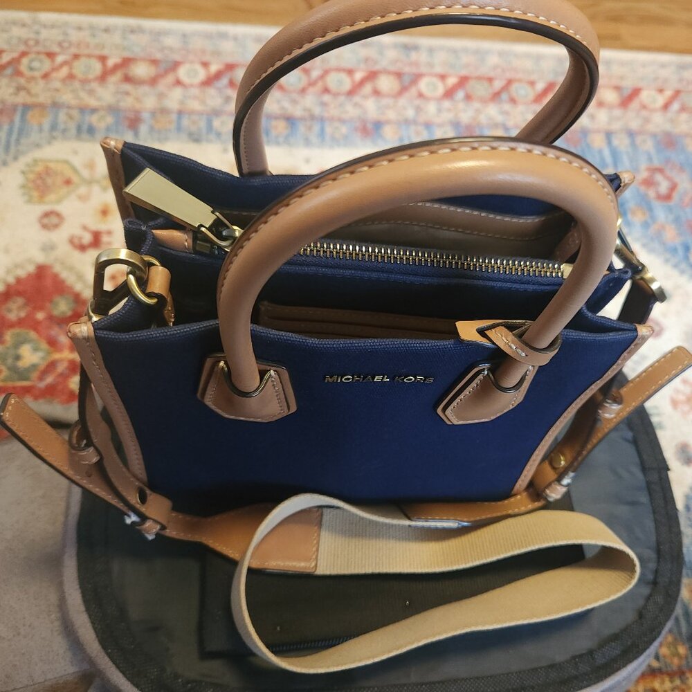 A Knock-out! MICHAEL KORS Mercer Canvas Crossbody VINTAGE Handbag AUTHENTIC